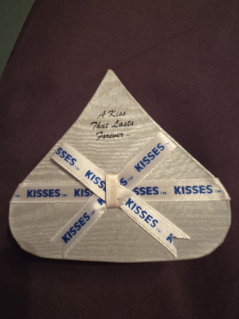 Kiss Silver Ribbon Heart Necklace Box - Silver